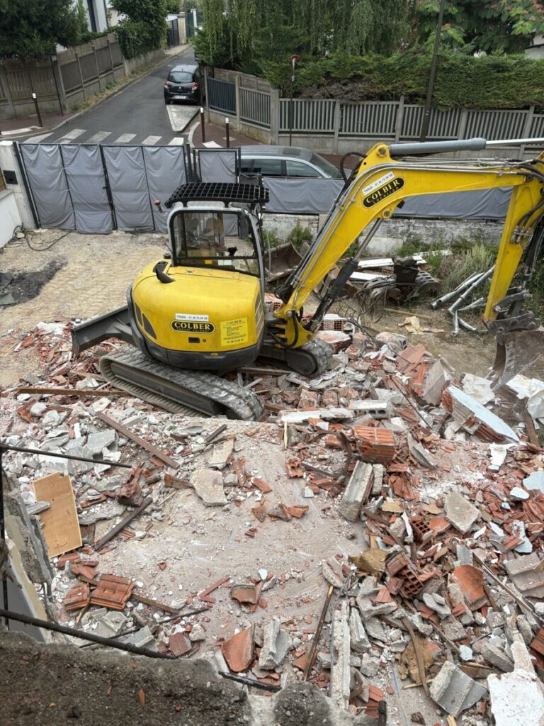 Curage puis démolition bâtiment & maison par Munoz à 94 Villejuif